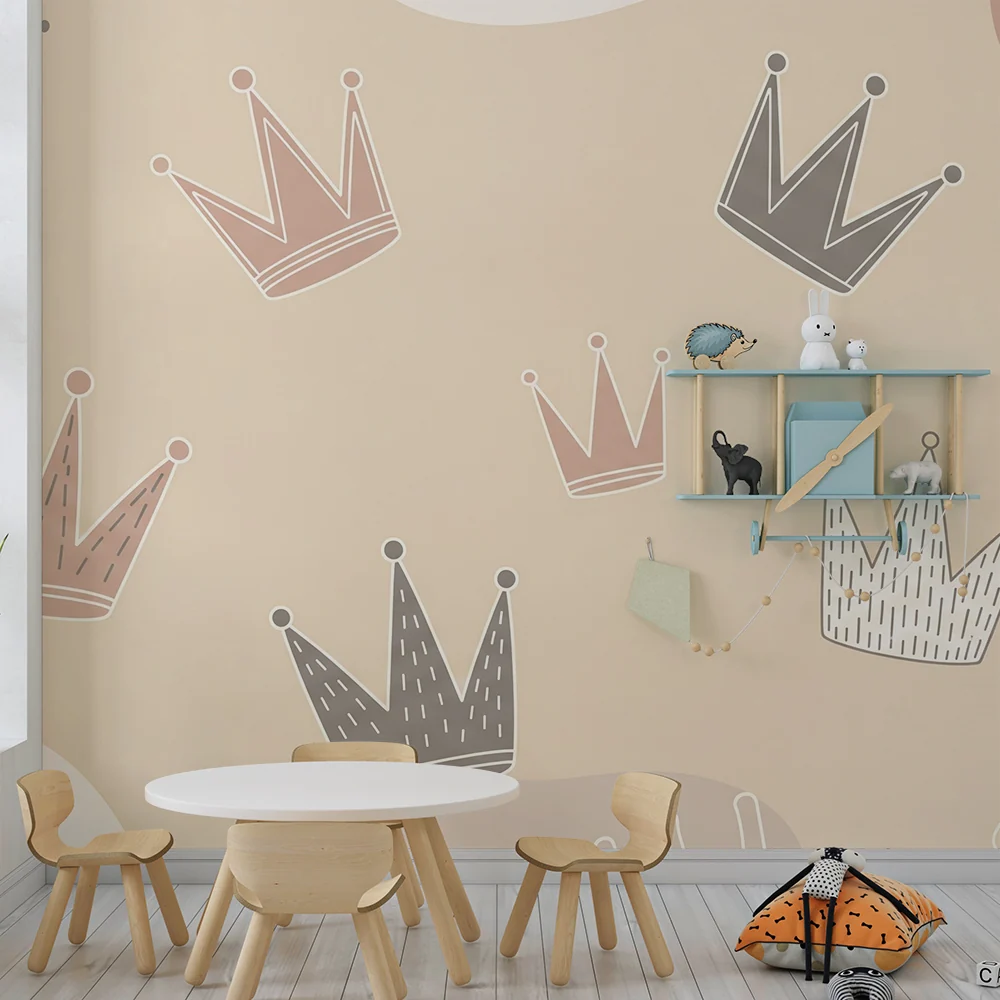 Papel de parede quarto bebê | Coroas delicadas em um fundo suave e pastel