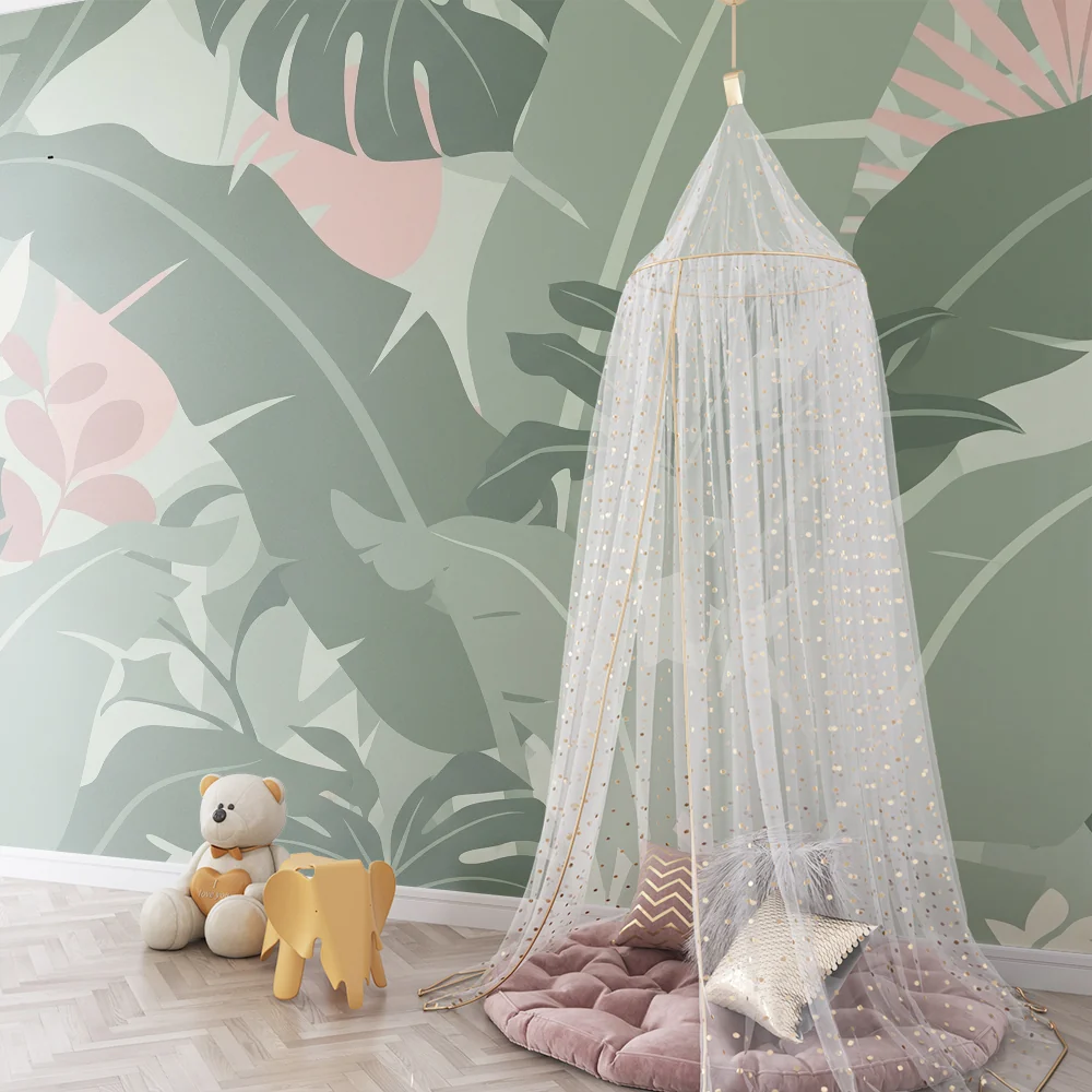 Papel de parede quarto bebê | Delicada folhagem tropical com tons pastel