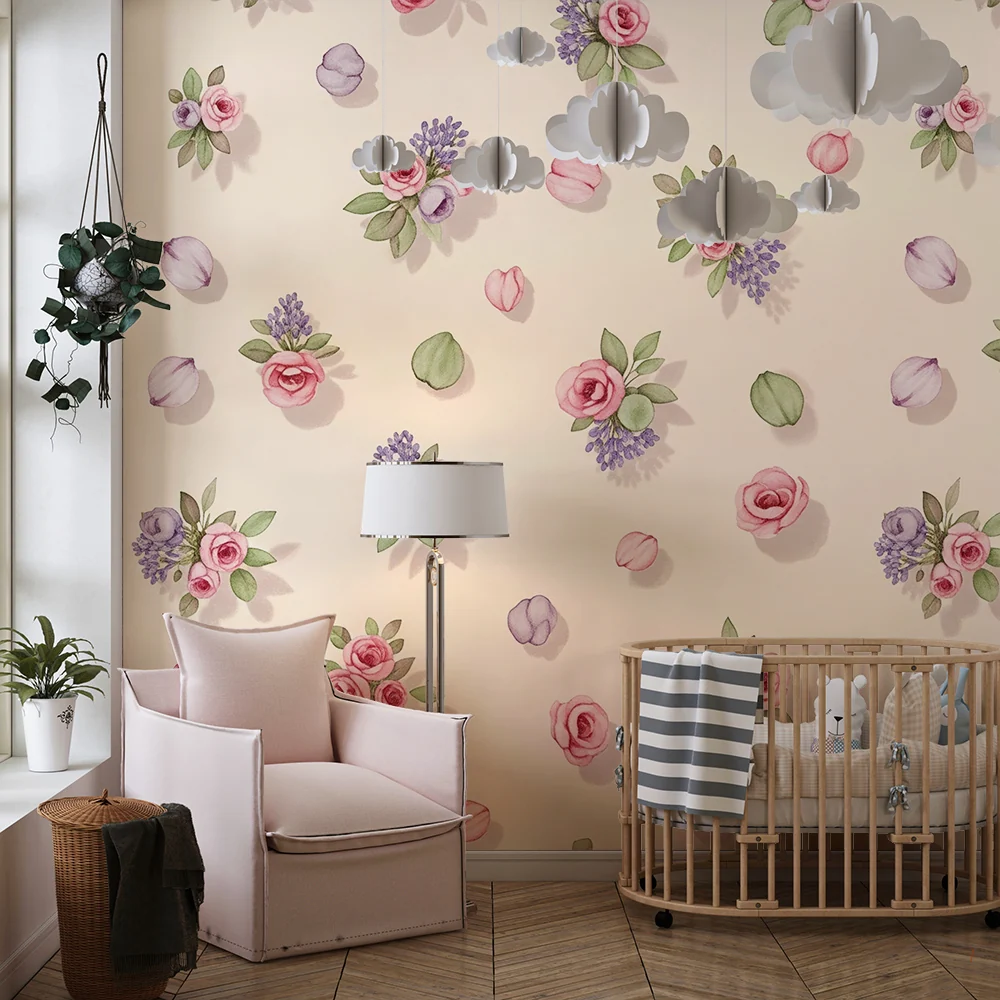 Papel de parede quarto bebê | Delicadas flores e rosas em fundo creme
