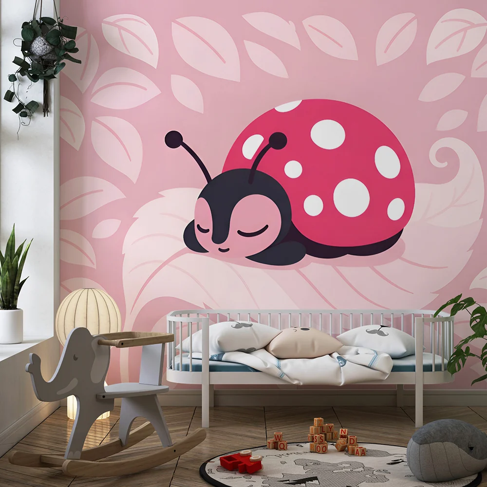 Papel de parede quarto bebê | Joaninha adormecida em folhas cor-de-rosa