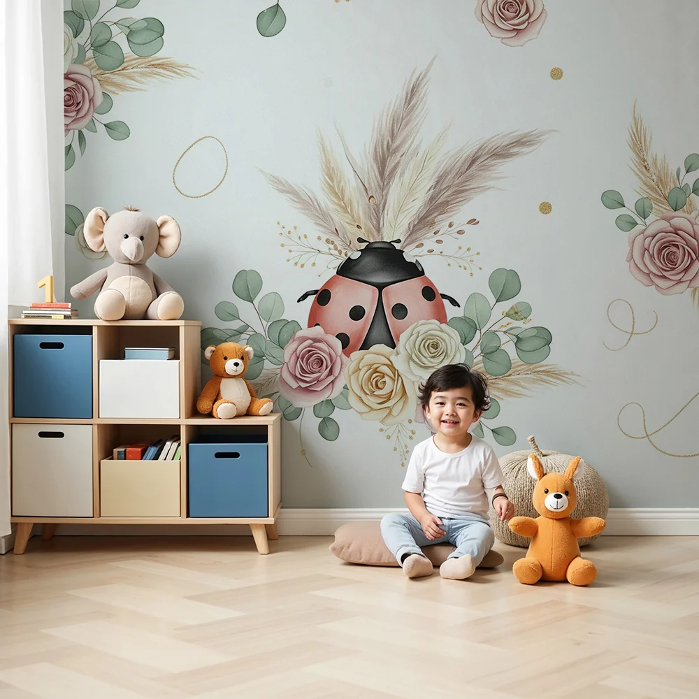 Papel de parede quarto bebê | Joaninhas e flores delicadas em tons pastel