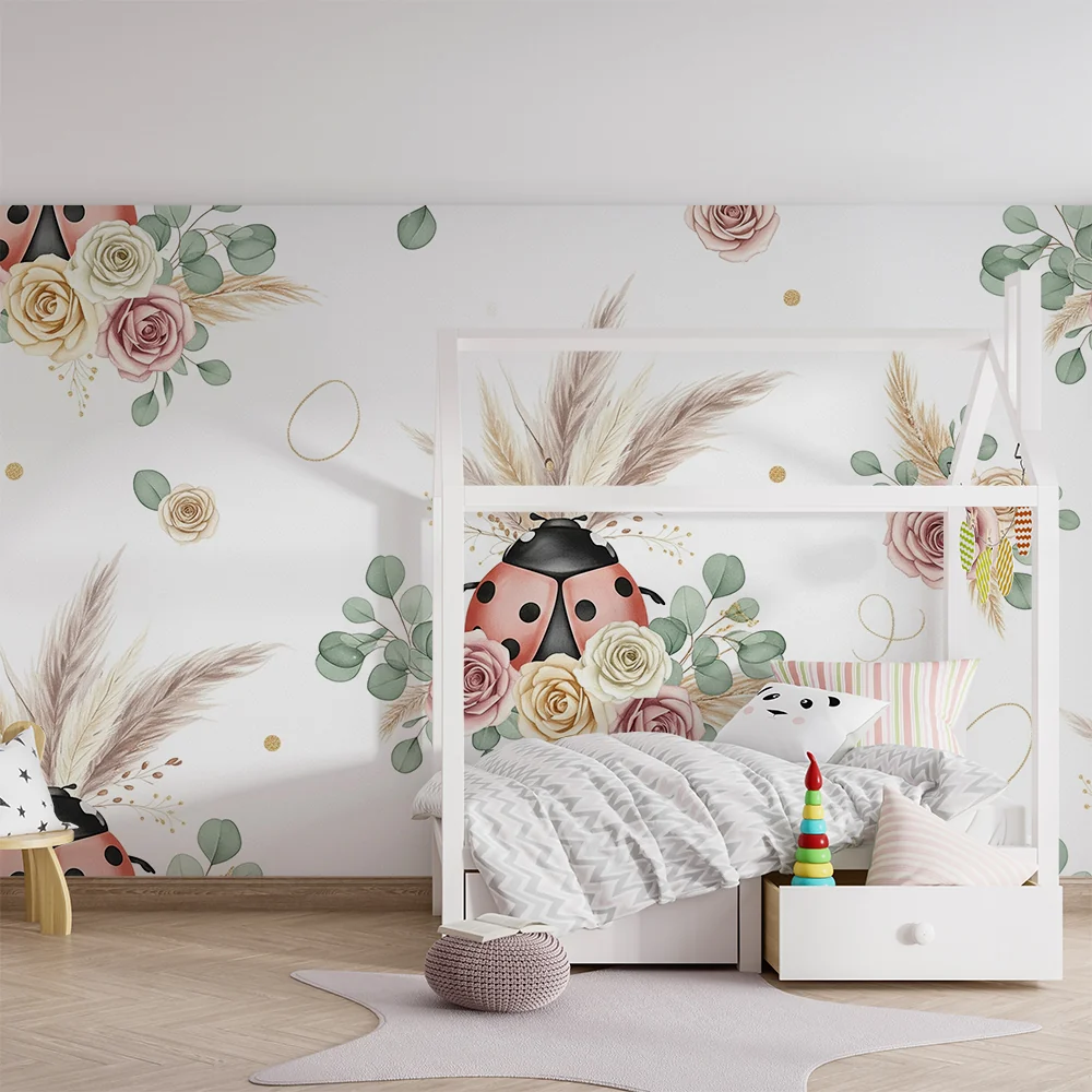 Papel de parede quarto bebê | Joaninhas e flores delicadas em tons pastel