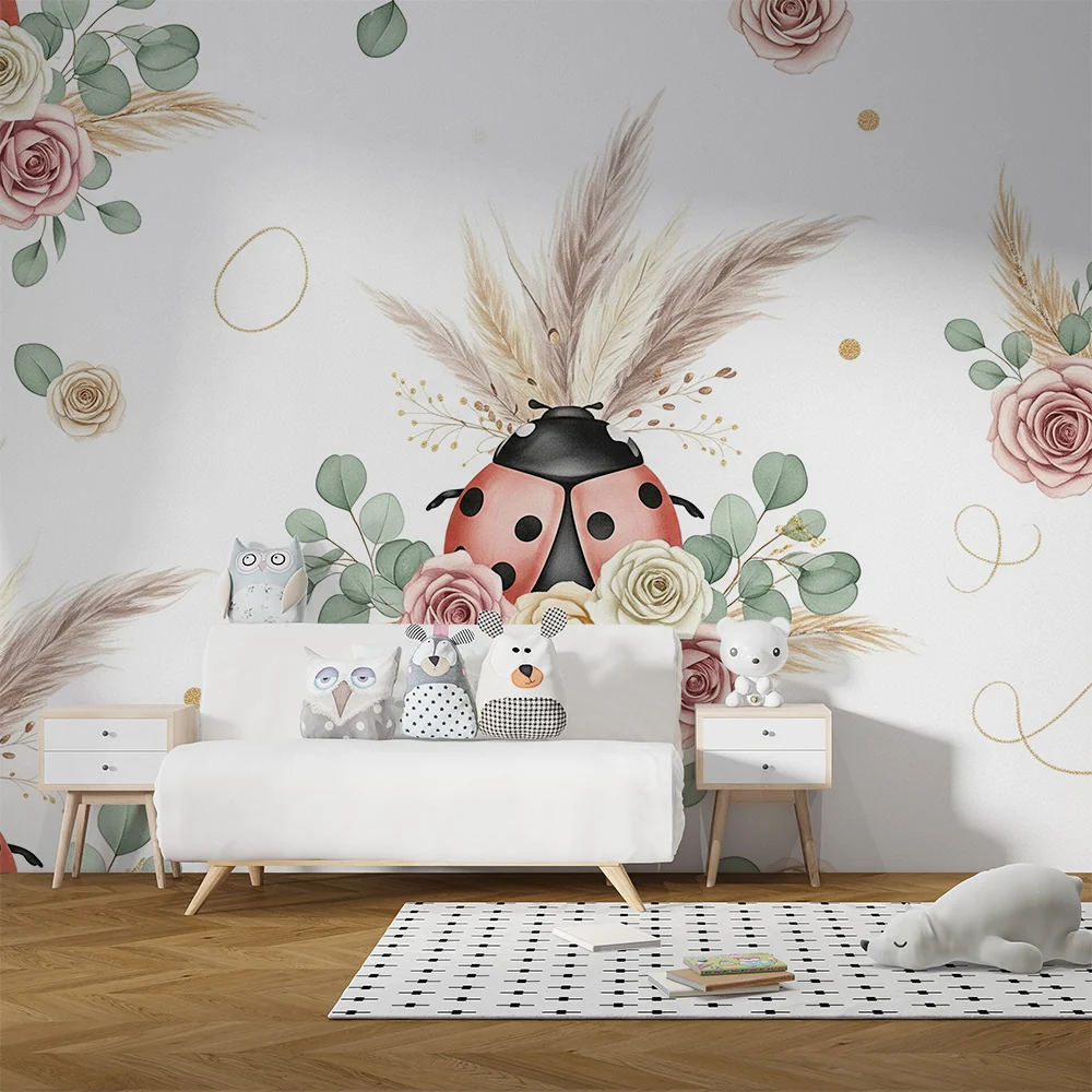 Papel de parede quarto bebê | Joaninhas e flores delicadas em tons pastel