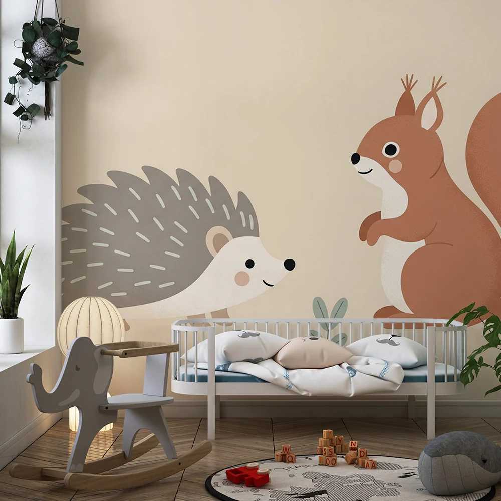 Papel de parede quarto bebê | Ouriço e esquilo em um ambiente suave e natural